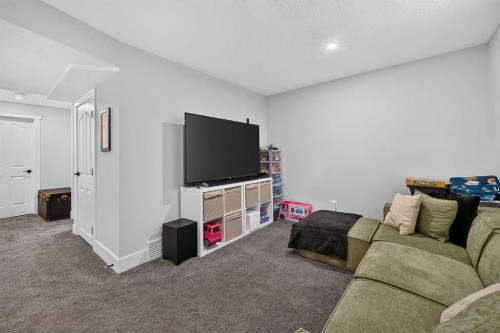 82 Douglasview Circle Se, Calgary, AB 