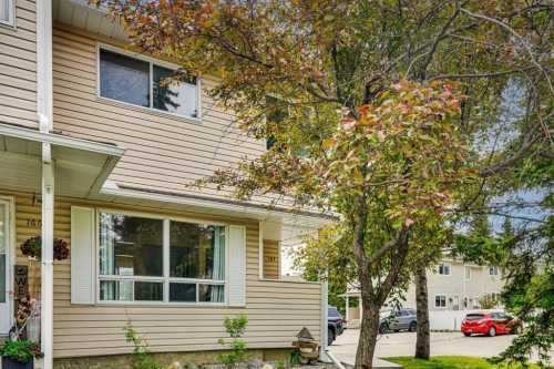 164 Woodsman Lane, Calgary, AB 