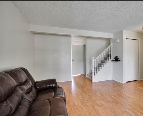 164 Woodsman Lane, Calgary, AB 