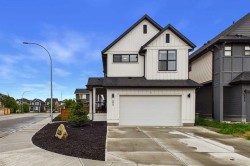 395 Copperhead Way SECalgary, AB T2Z 5G1