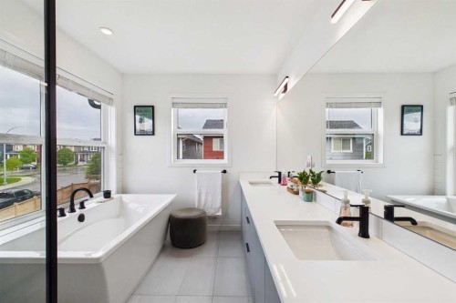 395 Copperhead Way Se, Calgary, AB 