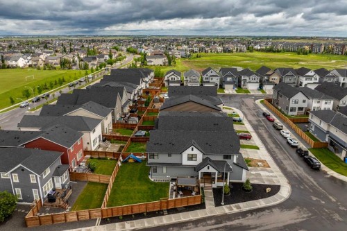 395 Copperhead Way Se, Calgary, AB 