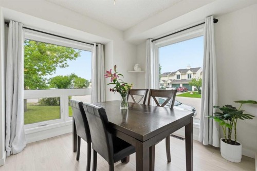 781 Sandringham Place Nw, Calgary, AB 