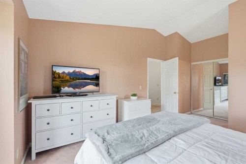 781 Sandringham Place Nw, Calgary, AB 