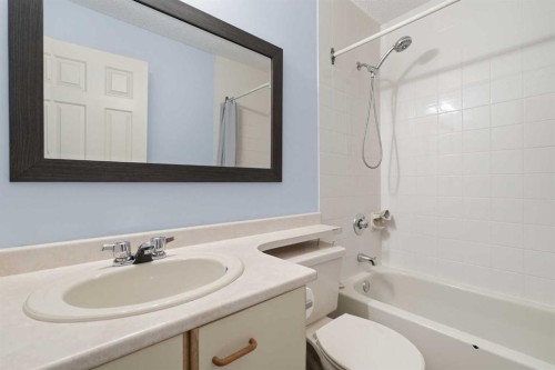 781 Sandringham Place Nw, Calgary, AB 