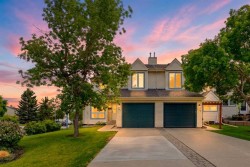 781 Sandringham Place NW Calgary, AB T3K 3Z1
