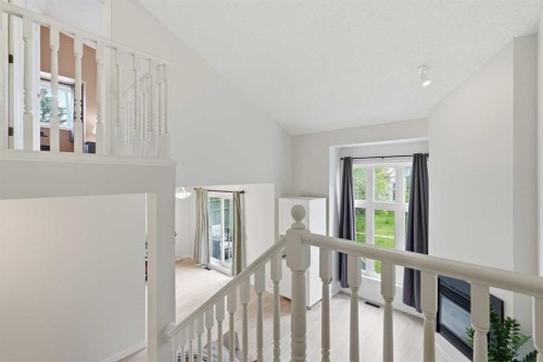 781 Sandringham Place Nw, Calgary, AB 