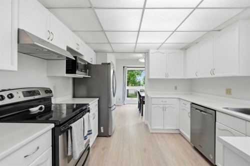 781 Sandringham Place Nw, Calgary, AB 
