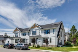 1927 42 Street NW Calgary, AB T3B 5H1