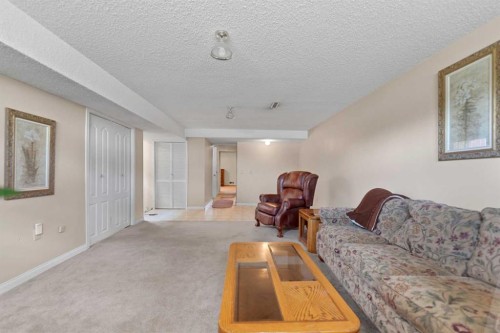 4519 26 Avenue Se, Calgary, AB 