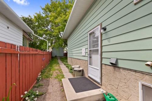 4519 26 Avenue Se, Calgary, AB 