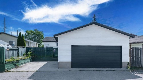 379 Maitland Crescent Ne, Calgary, AB 
