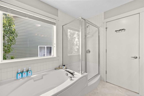 86 Rockyspring Circle Nw, Calgary, AB 