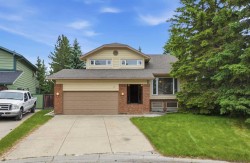 27 Woodgreen Place SW Calgary, AB T2W 4A3