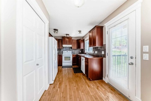 95 Rockledge Terrace Nw, Calgary, AB 