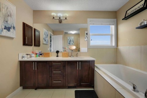 129 Covecreek Bay Ne, Calgary, AB 