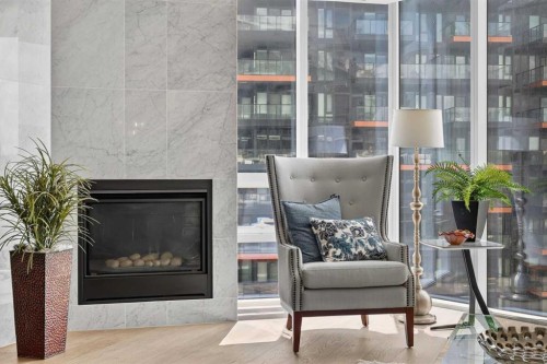 807-738 1 Avenue Sw, Calgary, AB - Indoor Photo Showing Living Room With Fireplace