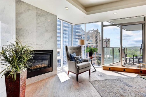 807-738 1 Avenue Sw, Calgary, AB - Indoor Photo Showing Living Room With Fireplace
