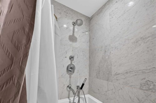 807-738 1 Avenue Sw, Calgary, AB - Indoor Photo Showing Bathroom