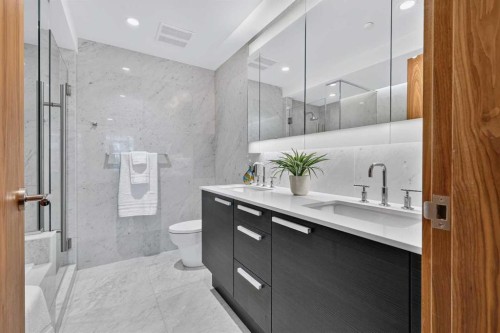 807-738 1 Avenue Sw, Calgary, AB - Indoor Photo Showing Bathroom