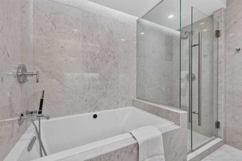 807-738 1 Avenue Sw, Calgary, AB - Indoor Photo Showing Bathroom