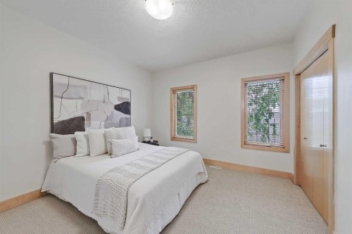 17 Somme Boulevard Sw, Calgary, AB 