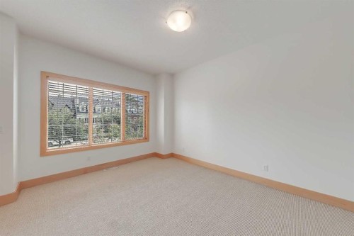 17 Somme Boulevard Sw, Calgary, AB 