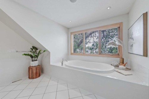 17 Somme Boulevard Sw, Calgary, AB 