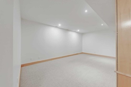 17 Somme Boulevard Sw, Calgary, AB 