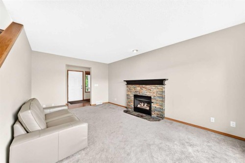 142 Quigley Close, Cochrane, AB 