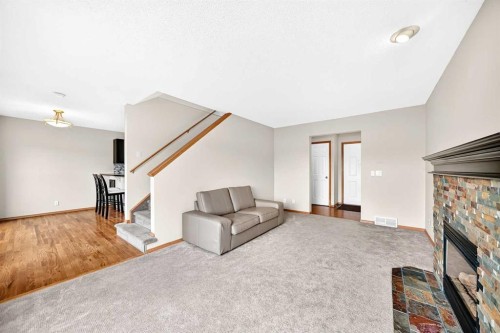 142 Quigley Close, Cochrane, AB 
