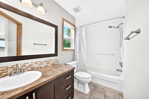 142 Quigley Close, Cochrane, AB 