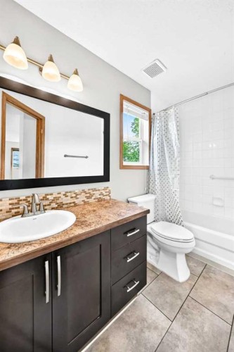 142 Quigley Close, Cochrane, AB 