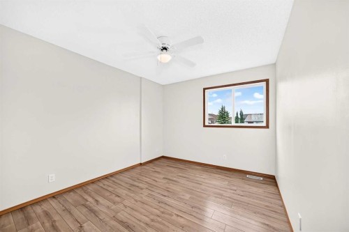 142 Quigley Close, Cochrane, AB 