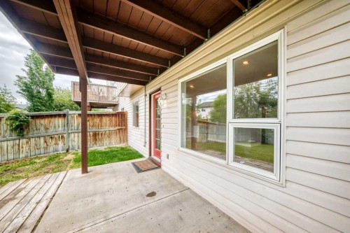 142 Quigley Close, Cochrane, AB 