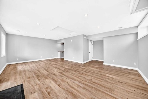 142 Quigley Close, Cochrane, AB 