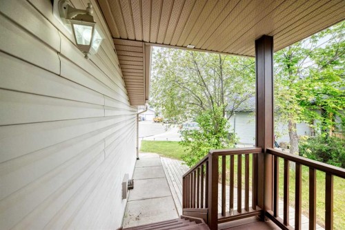 142 Quigley Close, Cochrane, AB 