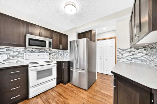 142 Quigley Close, Cochrane, AB 