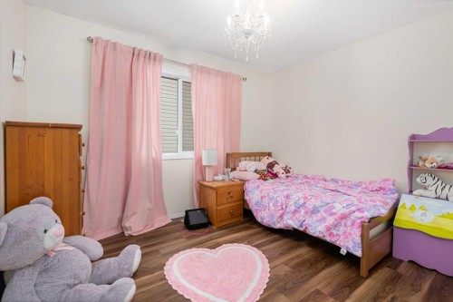 704 Woodside Drive Nw, Airdrie, AB - Indoor Photo Showing Bedroom