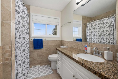 704 Woodside Drive Nw, Airdrie, AB - Indoor Photo Showing Bathroom