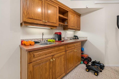 704 Woodside Drive Nw, Airdrie, AB - Indoor Photo Showing Kitchen