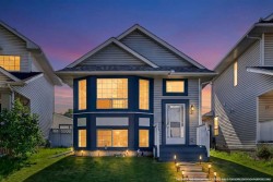 31 Martinridge Grove NE Calgary, AB T3J 3M2