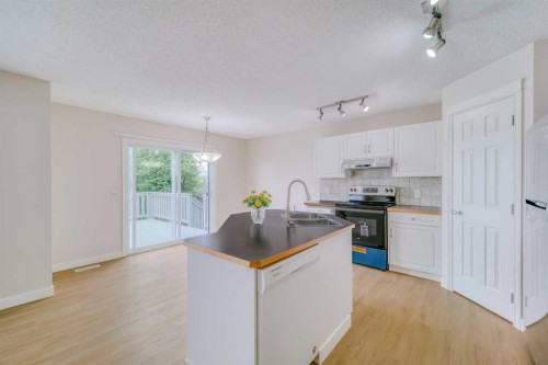 130 Somerglen Way Sw, Calgary, AB 