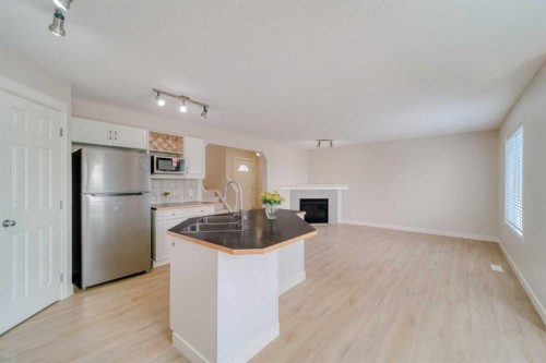 130 Somerglen Way Sw, Calgary, AB 