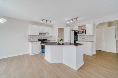 130 Somerglen Way Sw, Calgary, AB 