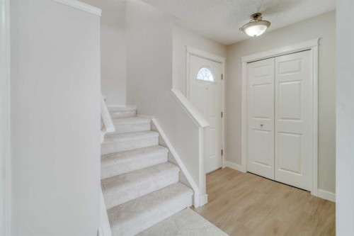 130 Somerglen Way Sw, Calgary, AB 
