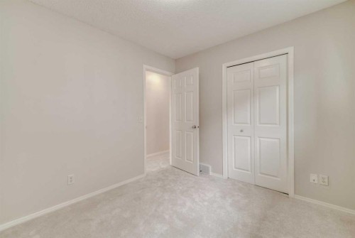 130 Somerglen Way Sw, Calgary, AB 