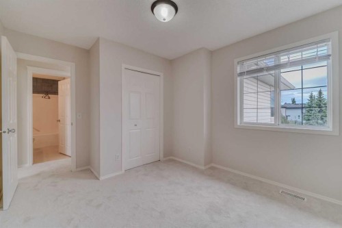 130 Somerglen Way Sw, Calgary, AB 