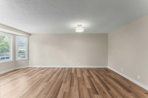 7609 36 Avenue Nw, Calgary, AB 