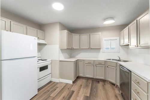 7609 36 Avenue Nw, Calgary, AB 